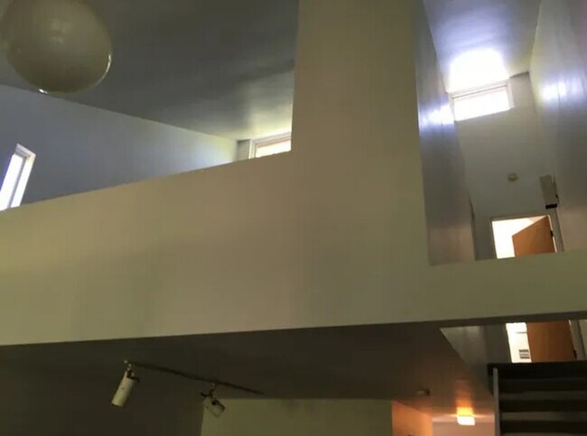 Foto del edificio - 1051 Danby Rd