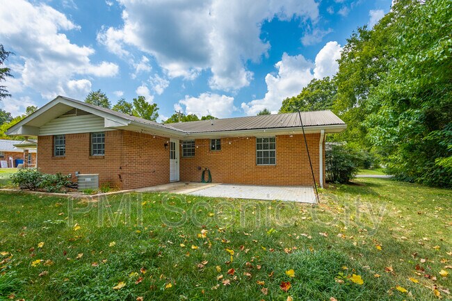 Foto del edificio - 2508 Woodfin Ave