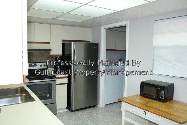 Building Photo - 2531 Bayshore Gardens Pkwy