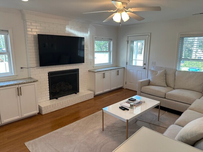 Building Photo - 2008 Reaves Dr