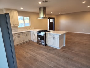 Building Photo - 8580 Golden Ridge Rd