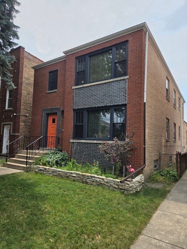 Foto principal - 5842 N Mulligan Ave
