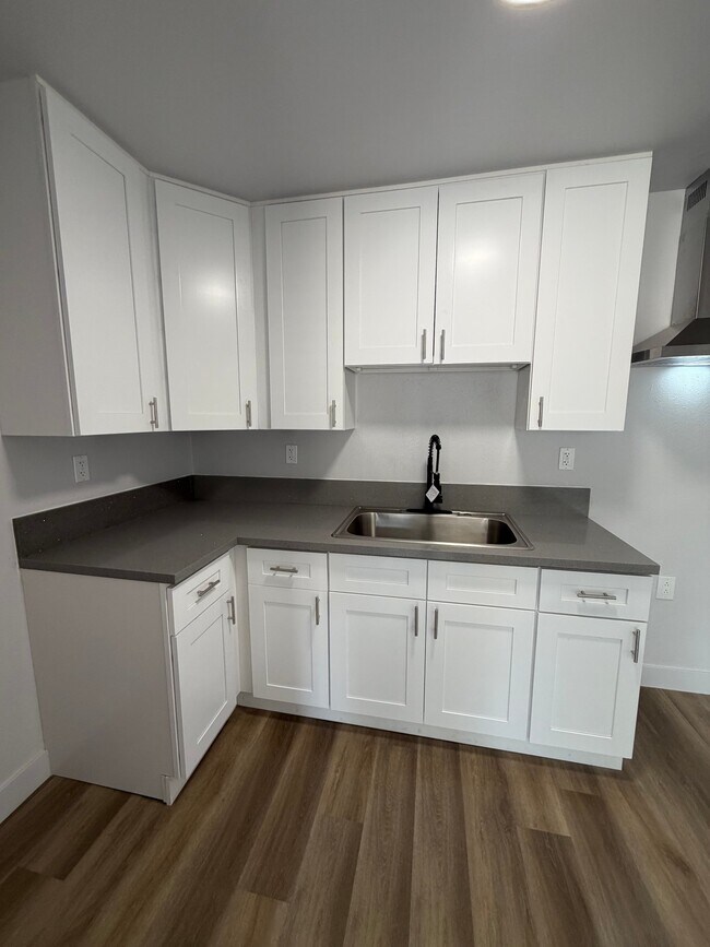 Foto del edificio - 1207 W 39th Pl