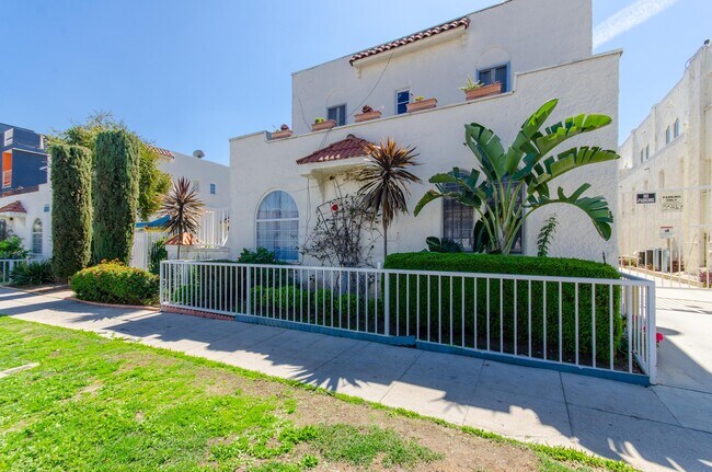 Foto del edificio - 5134 De Longpre Ave