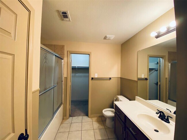 Building Photo - 3949 Vista Mar Dr