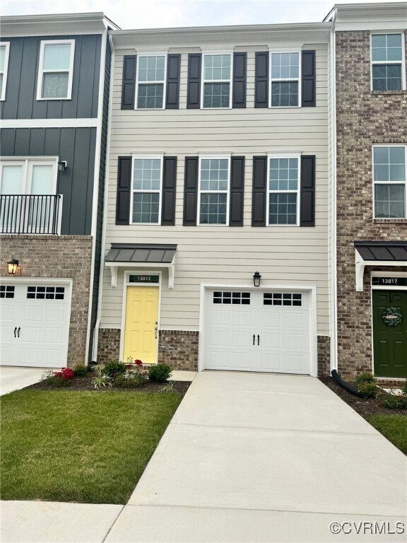 Building Photo - 13813 Village View Dr
