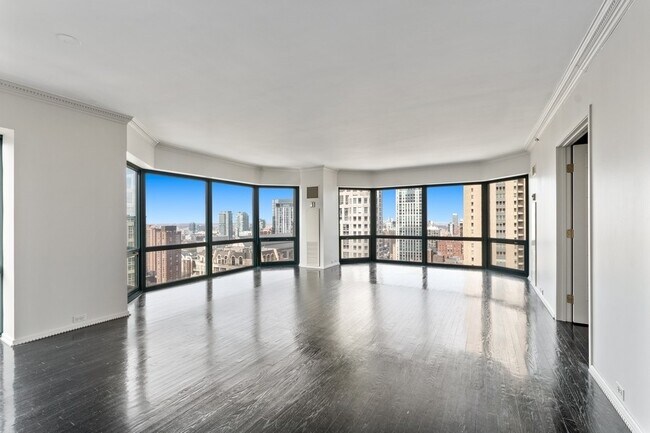 Foto del edificio - 100 E Huron St