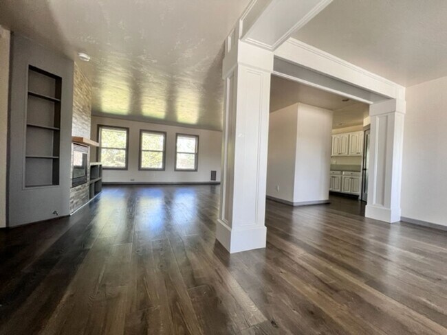 Foto del edificio - 3134 N Blue Springs Ave