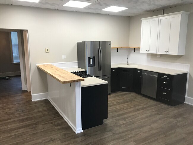 Kitchen - 128 Walnut St