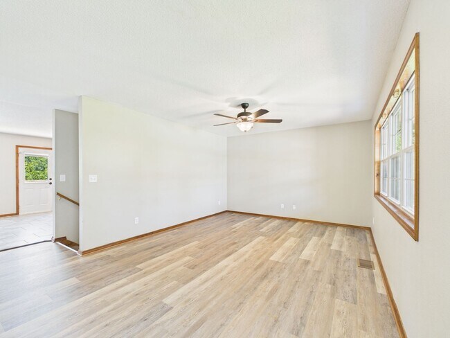 Foto del edificio - 24625 Spencer Rd