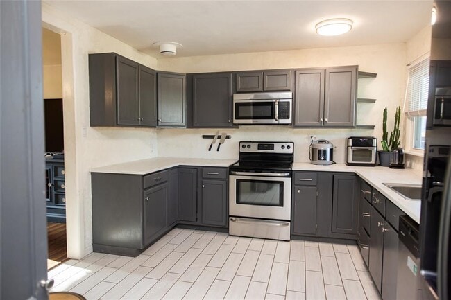 Building Photo - 718 Highland Pkwy