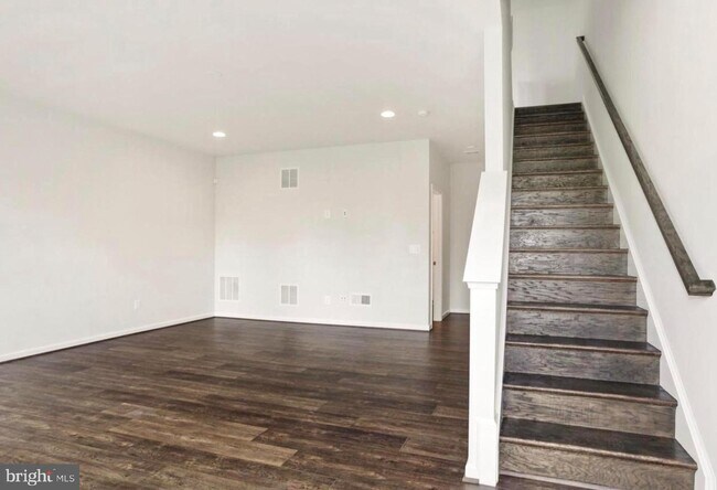 Building Photo - 8376 Sallyport St