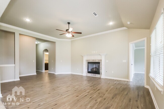 Building Photo - 421 Carlson St