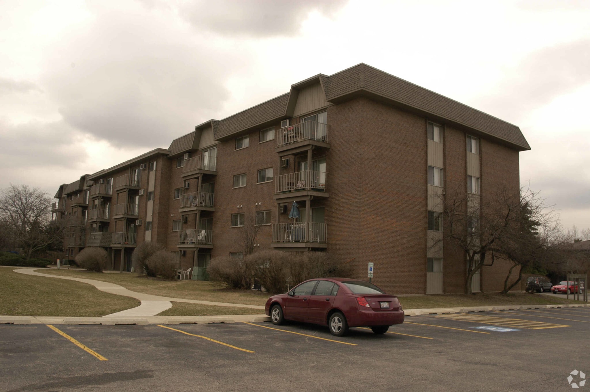 Lisle Place Condominiums