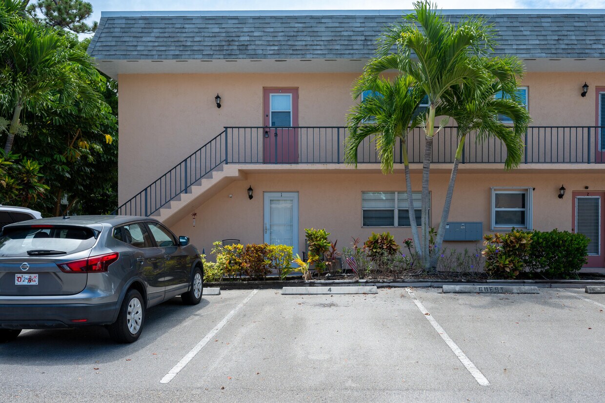 Primary Photo - 2950 SE Ocean Blvd