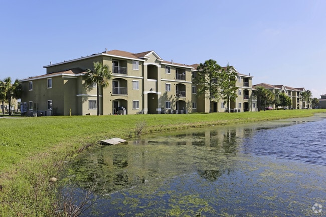 Building Photo - Tuscany Lakes