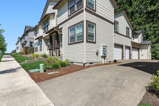 Building Photo - Spacious 5-Bedroom Home with Modern Upgrad...