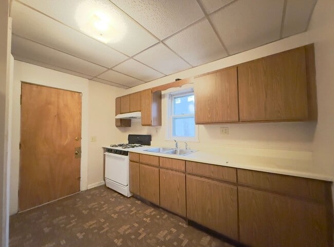 Building Photo - KEE - 909-911 N 10th