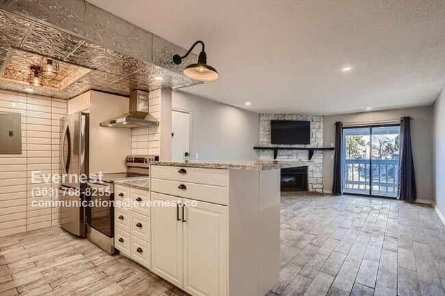 Building Photo - 8335 Fairmount Dr