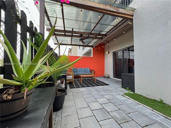 Foto del edificio - 7825 NW 104th Ave