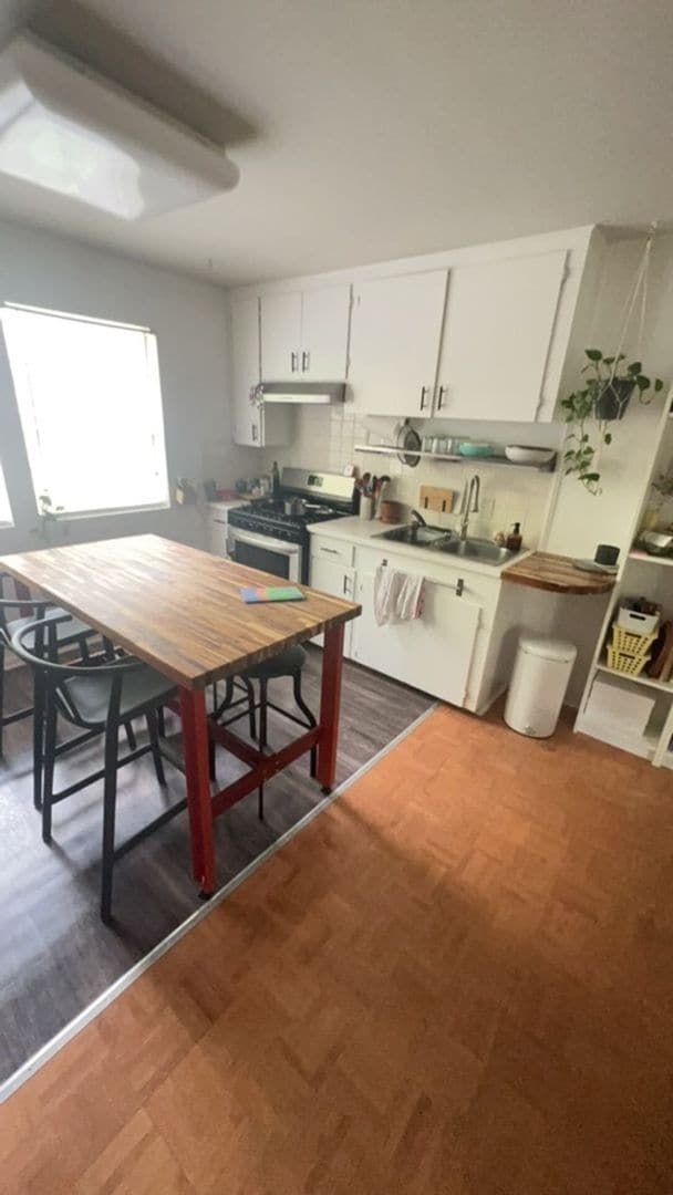 Foto del edificio - 1 bed Hyde Park Area home