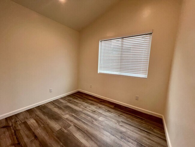 Building Photo - 1601 Hilby Ave