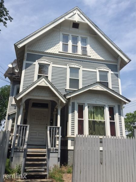 Building Photo - 569 Elm St