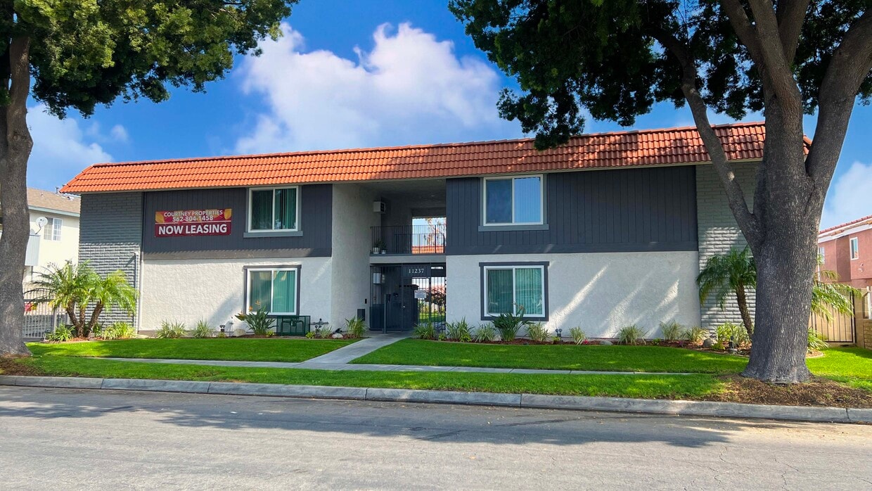 FRENTE DEL EDIFICIO - Courtney Properties