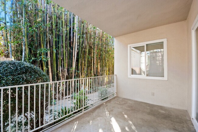 Building Photo - 1127 18th Street, North of Wilshire Blvd!