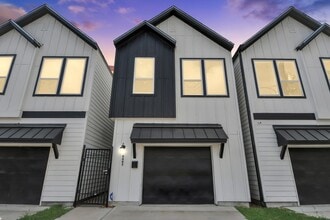 Building Photo - 5402 Margarita St