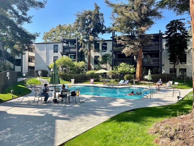 Foto del edificio - 7740 Redlands St