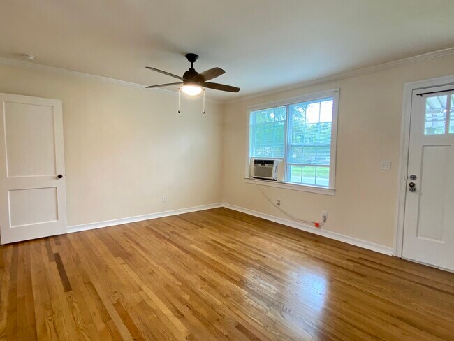 Living Room - 4333 Melrose Ave
