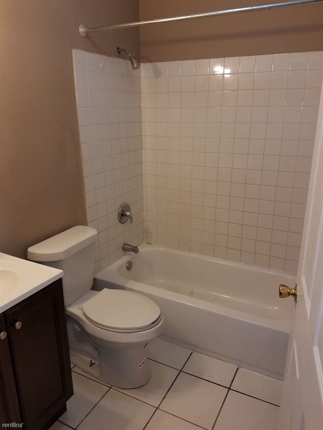 Foto principal - 226 E 55th Pl