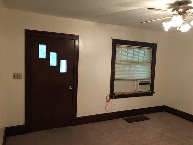 Foto del edificio - 4351 Dover Center Rd