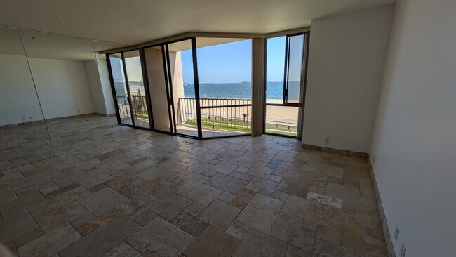 Foto del edificio - Oceanview 1 Bedroom with Beach Access for ...