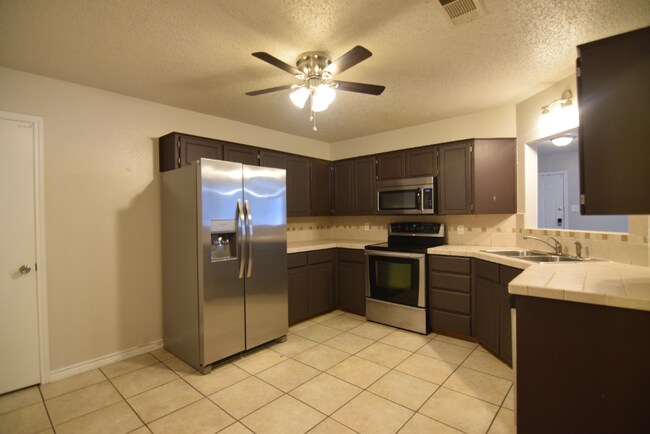 Foto del edificio - 4406 Stallion Dr