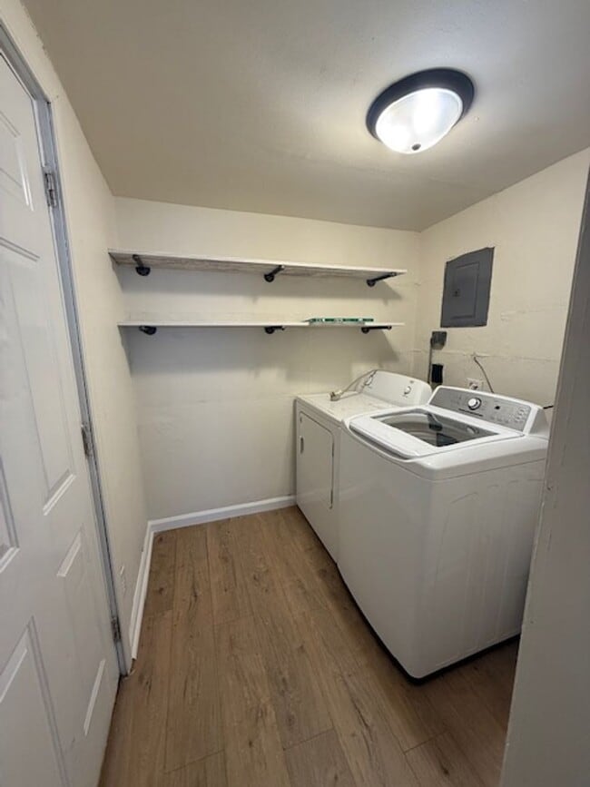 Building Photo - 2605 S College St