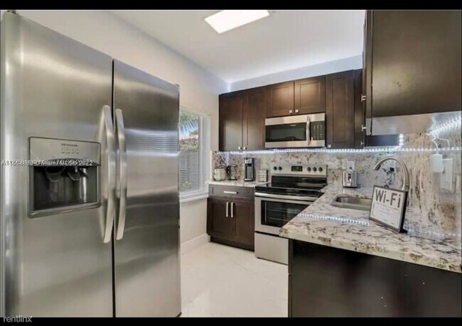 Building Photo - 2 br, 1 bath House - 1526 NE 110th St # B-0