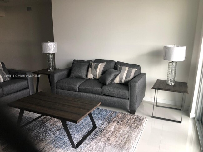Foto del edificio - 7875 NW 107th Ave