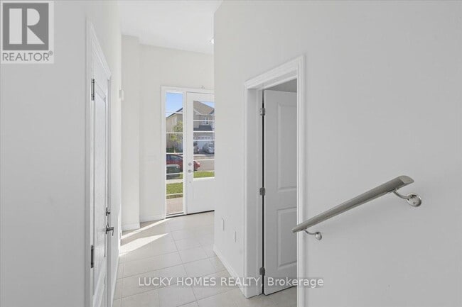 Building Photo - 643 Lemay Grv