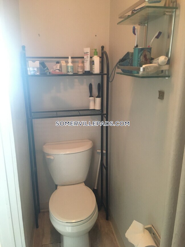 Building Photo - 6 Reed St