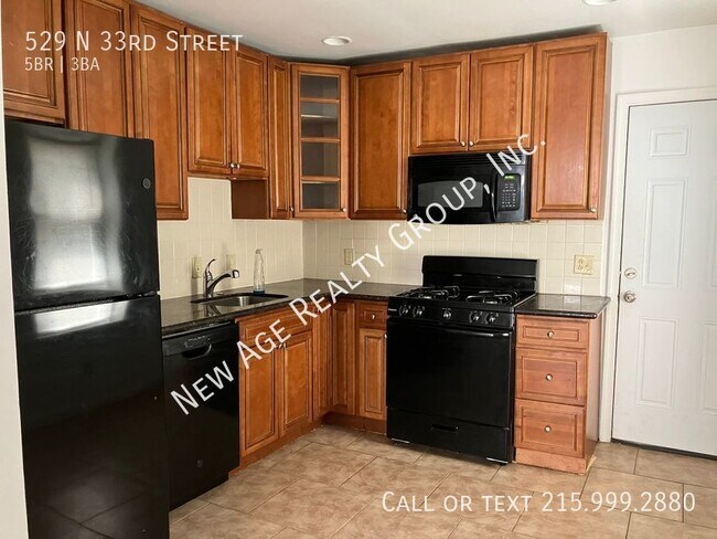 Building Photo - Spacious Home Available Near Drexel's Camp...