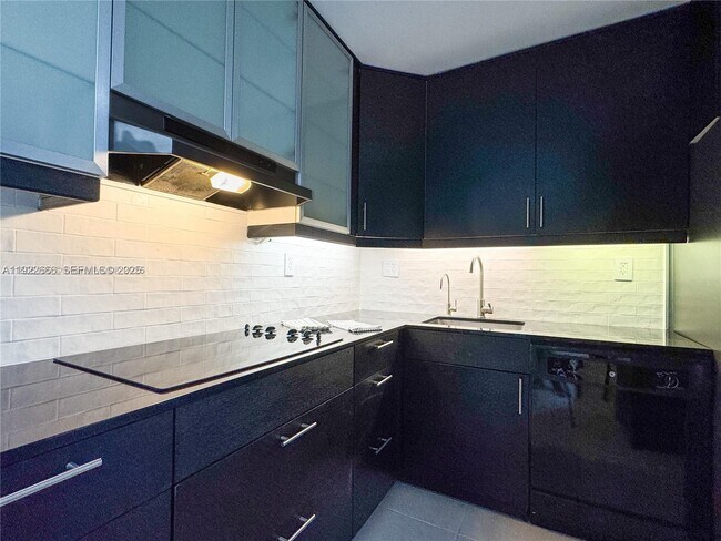 Foto del edificio - 1631 NE 114th St