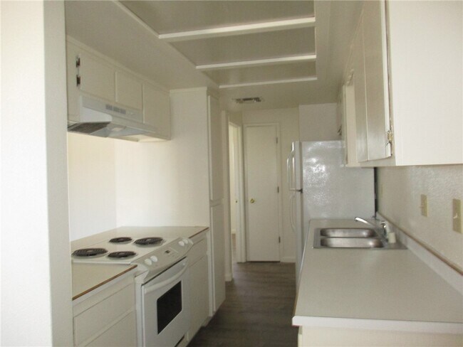 Building Photo - 5080 La Calzada