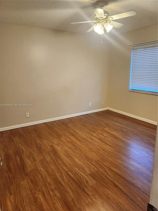 Foto del edificio - 1340 NE 28th Ave