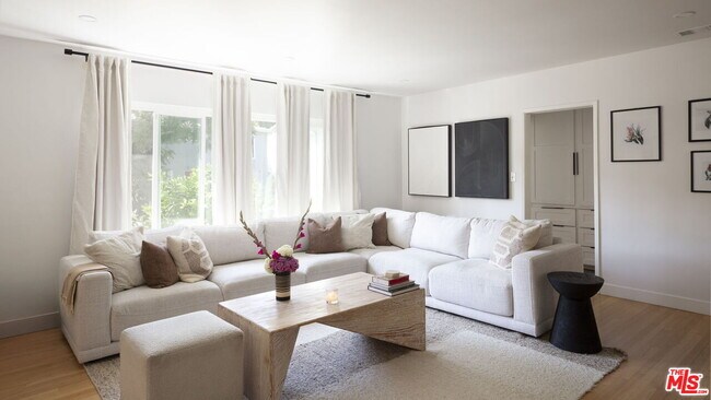 Foto del edificio - 4049 Fairway Blvd