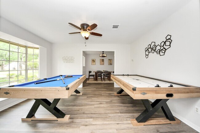 Building Photo - 563 Landfall Ln