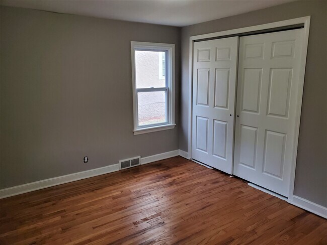 Building Photo - 329 Robert Ave