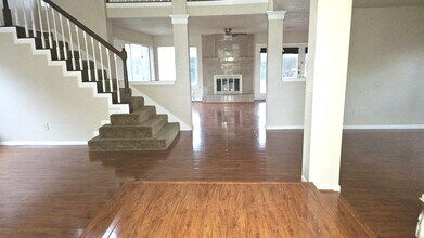 Building Photo - 2910 Skypark Dr