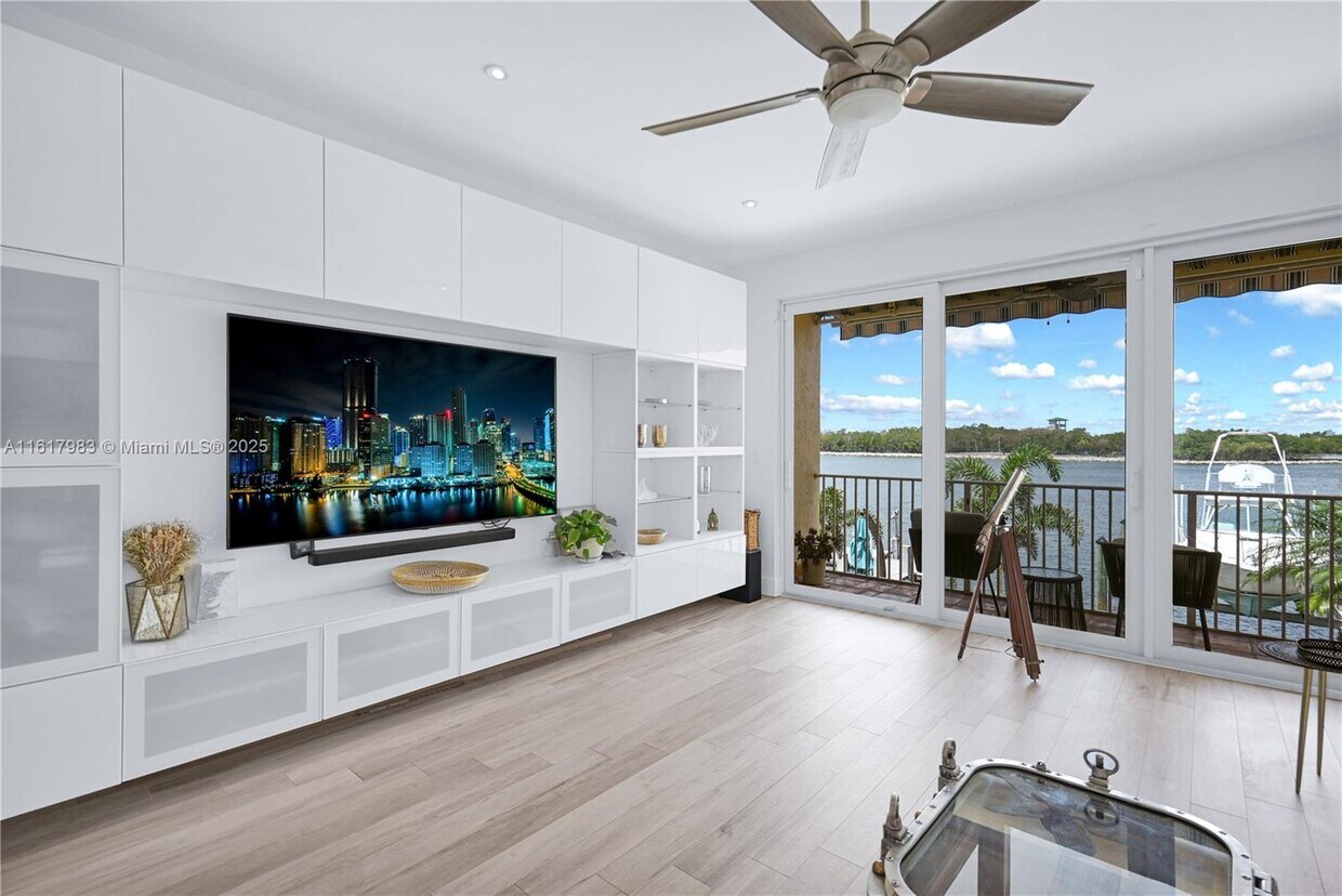 Foto principal - 4234 N Ocean Dr